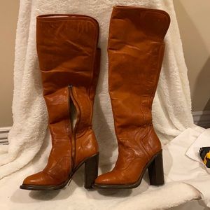 UGG Collection Women's Leather Boots lined with shearling. Made in Italy.